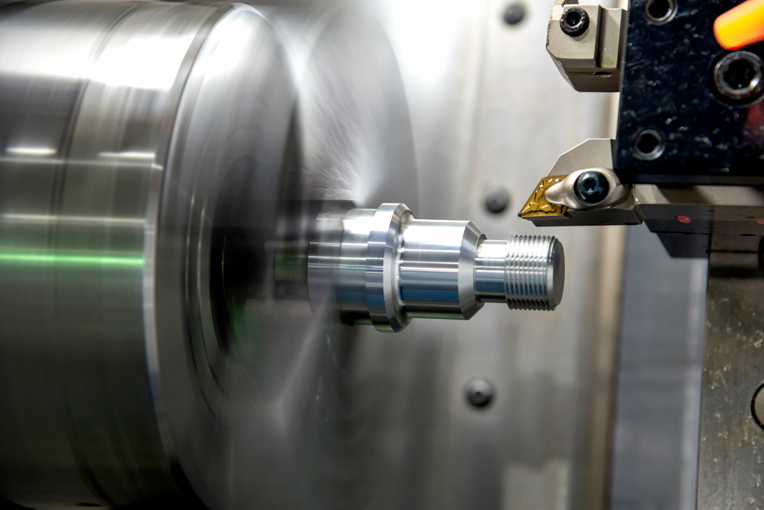 Präzisionsarbeit und industrielle Fertigung bei WIGGENtech